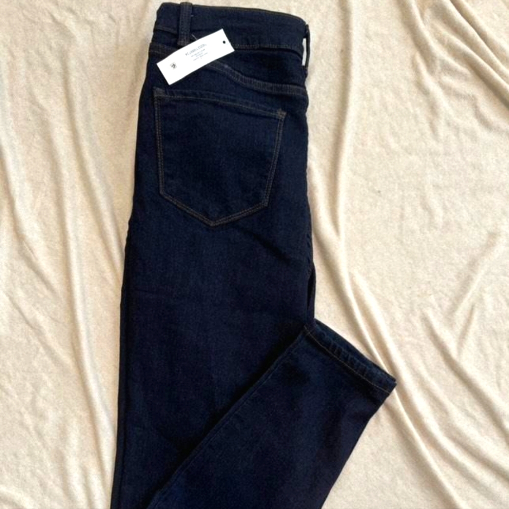 New never used dark wash jeans
